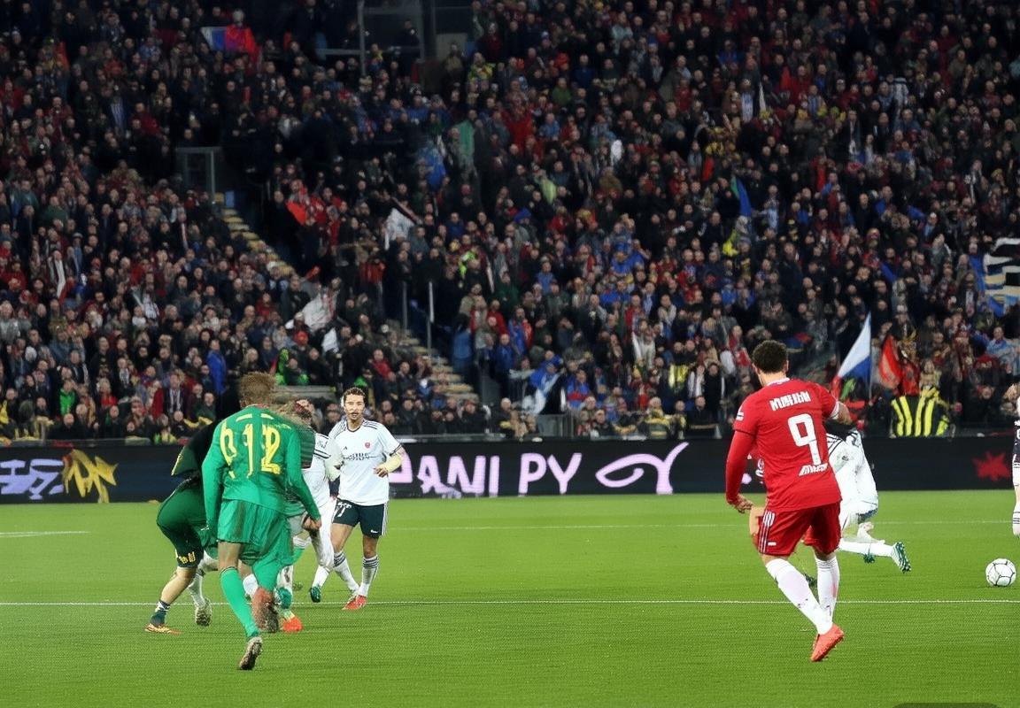 巴塞罗那VS里昂：智慧对决与心理战术解析